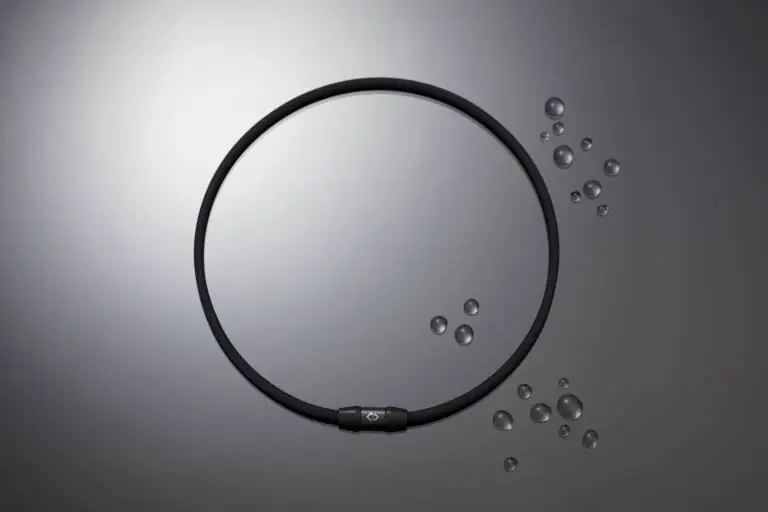 Colantotte Sports Necklace SR140 Next on a black background