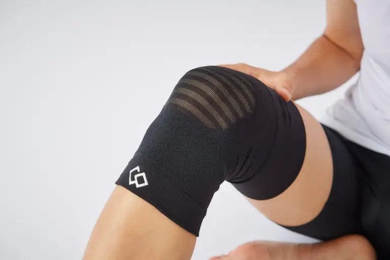 Man wearing Colantotte Knee Support